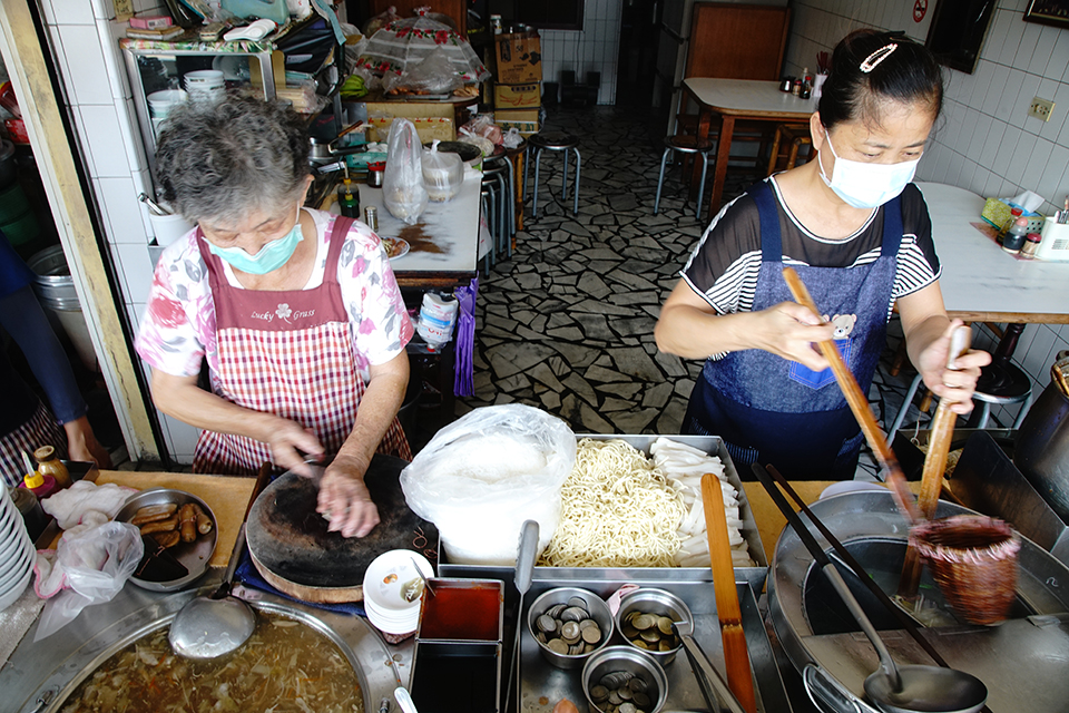 進祿飲食店-料理台