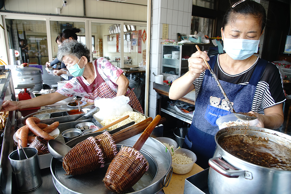 進祿飲食店-料理台